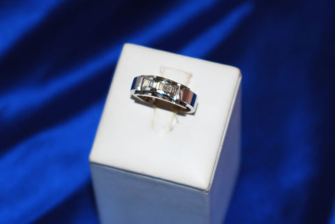 6-Diamond Ring in White Gold