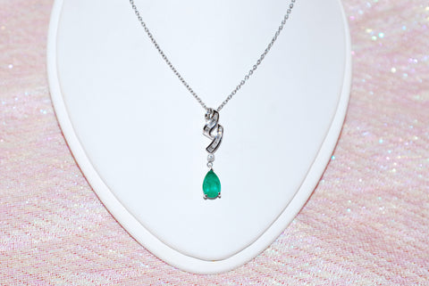 Colombian Emerald Pendant in White Gold 03