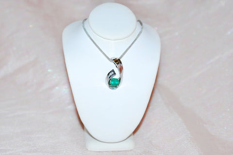 Colombian Emerald Pendant in White Gold 02