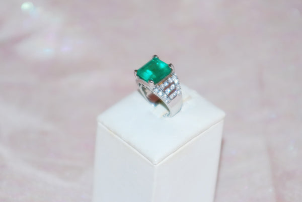 Colombian Emerald Ring  in White Gold 02