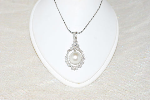South Sea Pearl Pendant in White Gold 02