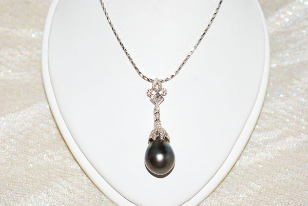 Tahitian Black Pearl Pendant in White Gold 02
