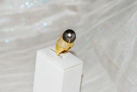 Tahitian Black Pearl Ring in Yellow Gold