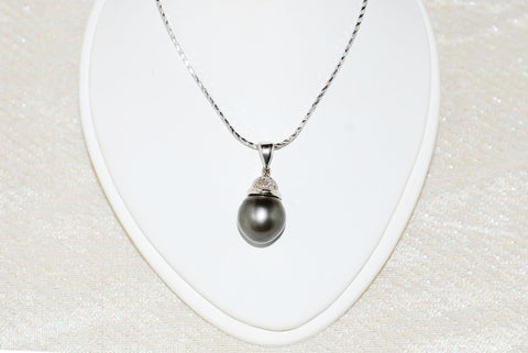 Tahitian Black Pearl Pendant in White Gold 01